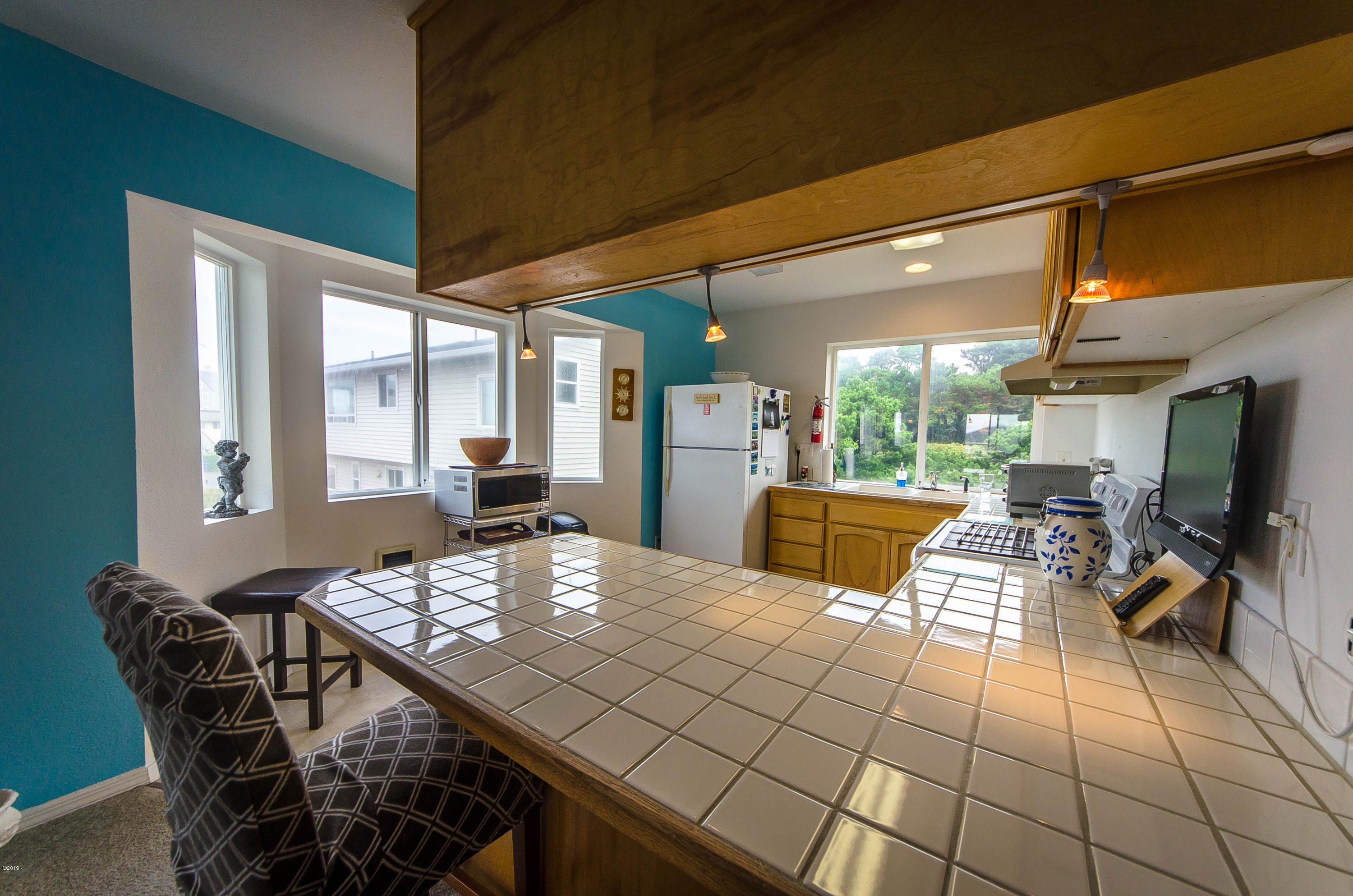 568 Southwest 5th Street Newport, OR 97365 - Photo 6 of 20 13 Unit 2 Kitchen.2