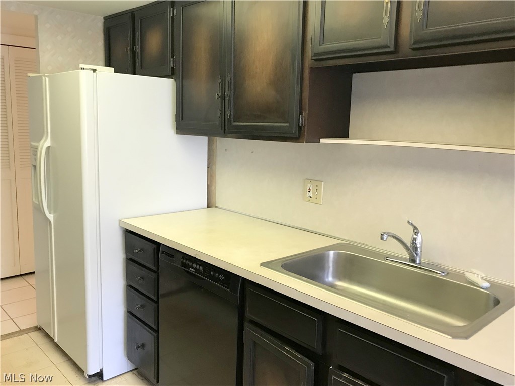 3701 Mayfield Road, Unit 211 Cleveland Heights, OH 44121 - Photo 11 of 35 Kitchen