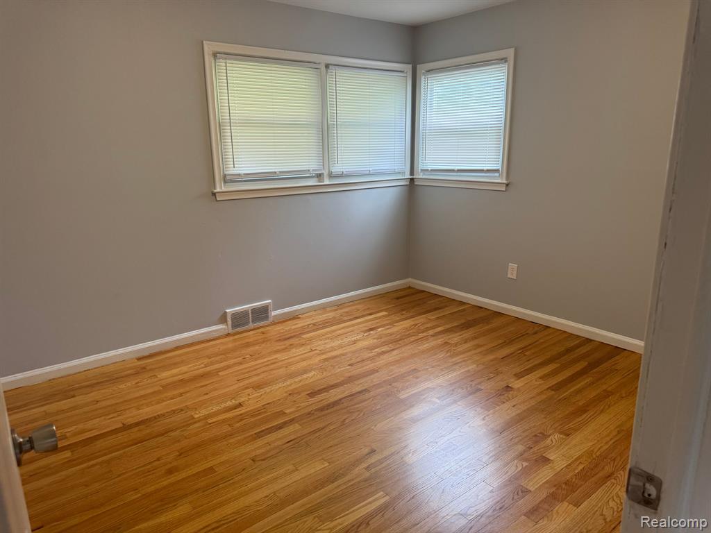 18224 Fox Redford, MI 48240 - Photo 6 of 15