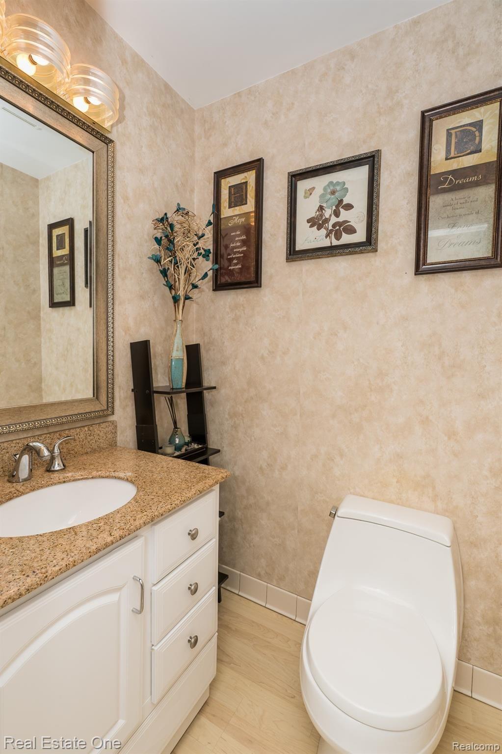 523 Whitney Drive Rochester, MI 48307 - Photo 18 of 34 Whitney MLS-W013.jpg