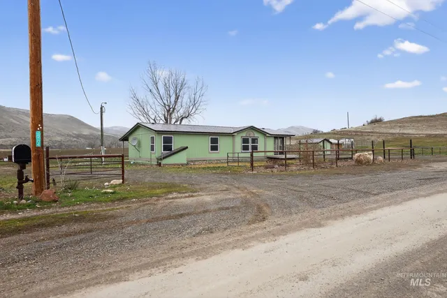$335,000 | 2284 Weiser River Road, Weiser, ID 83672