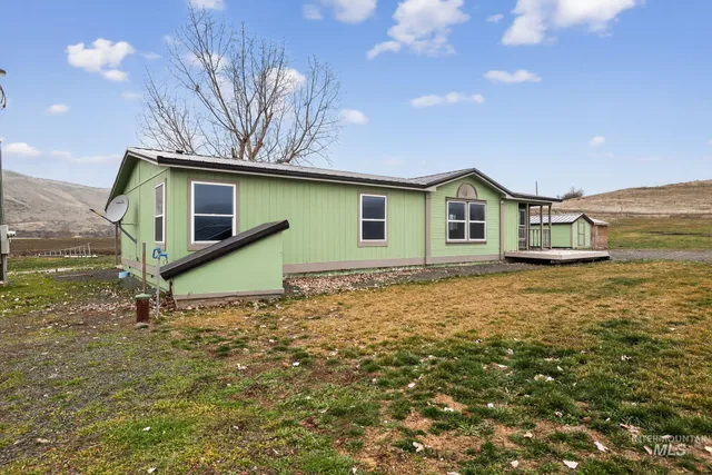 $335,000 | 2284 Weiser River Road, Weiser, ID 83672