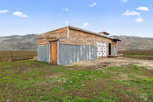 $335,000 | 2284 Weiser River Road, Weiser, ID 83672