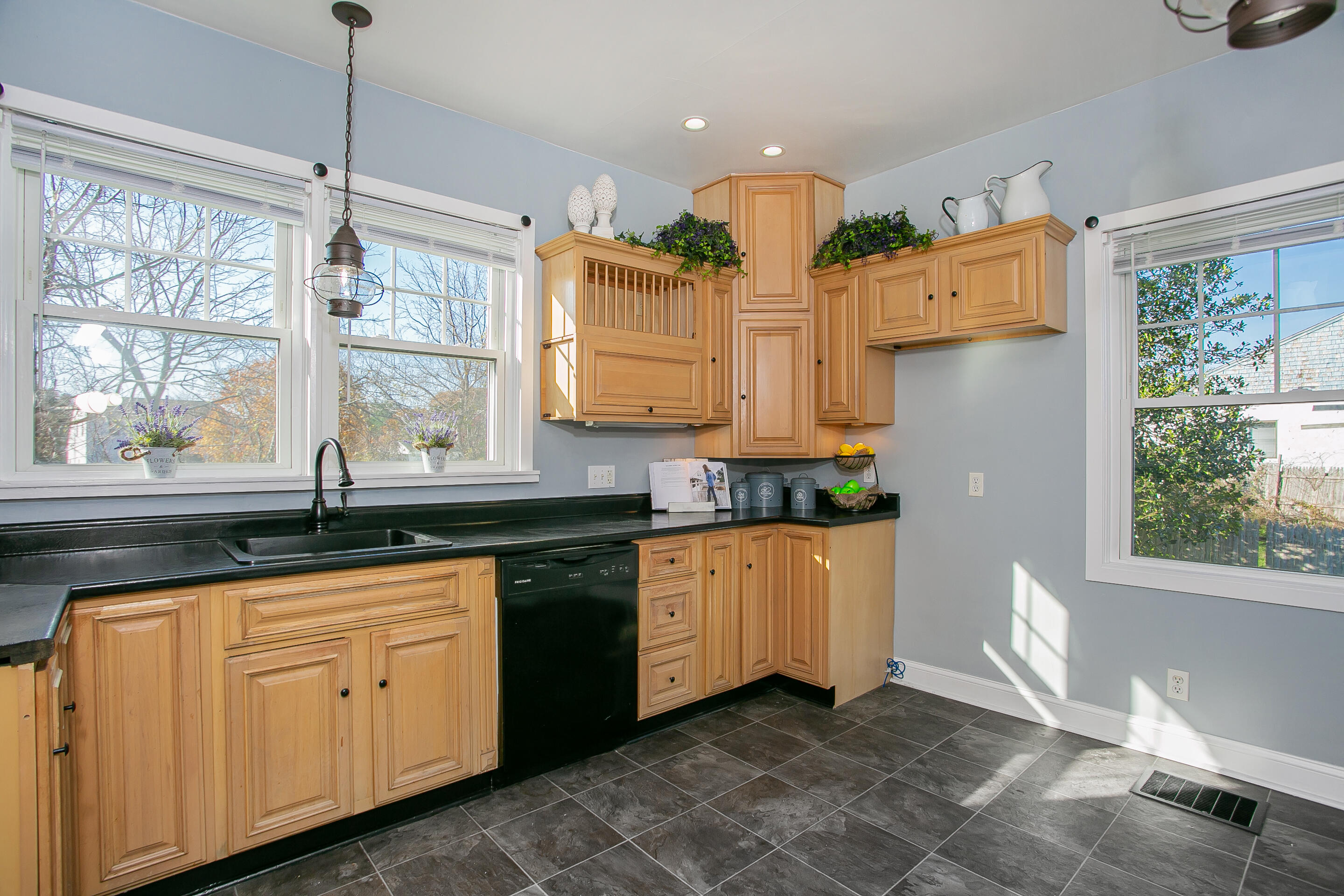 162 Sconticut Neck Road Fairhaven, MA 02719 - Photo 18 of 26 17-_LMS8503