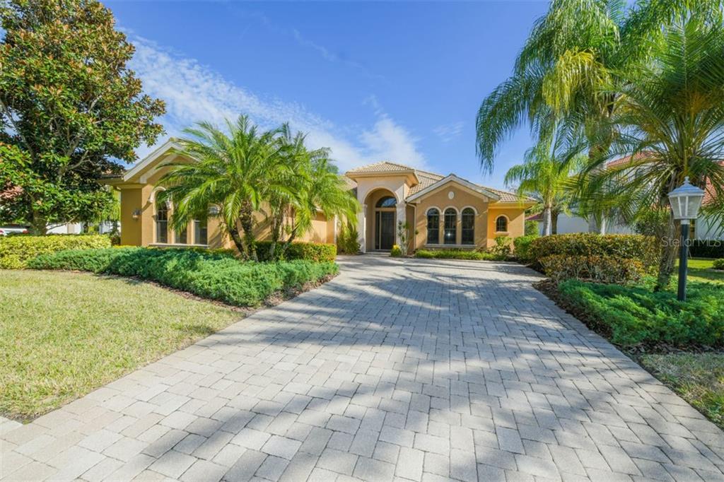 7019 Vilamoura Pl in Lakewood Ranch Golf & Country Club