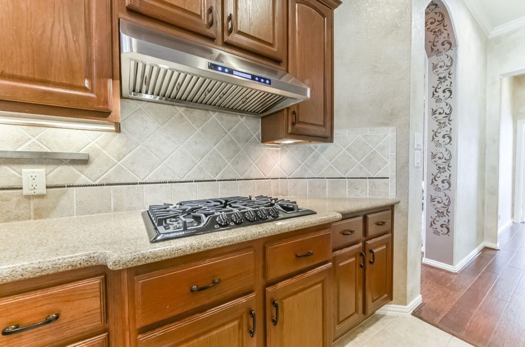 31 North Warbler Bend Circle Spring, TX 77382 - Photo 9 of 31 Prepare your favorite recipes with the gas cooktop.