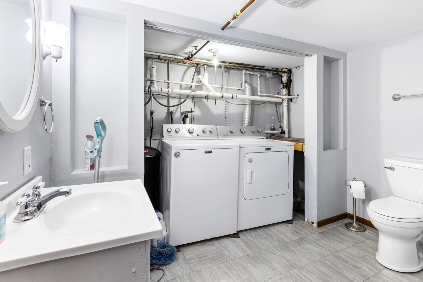 8530 North Kishwaukee Road Stillman Valley, IL 61084 - Photo 25 of 44 a utility room with dryer and washer