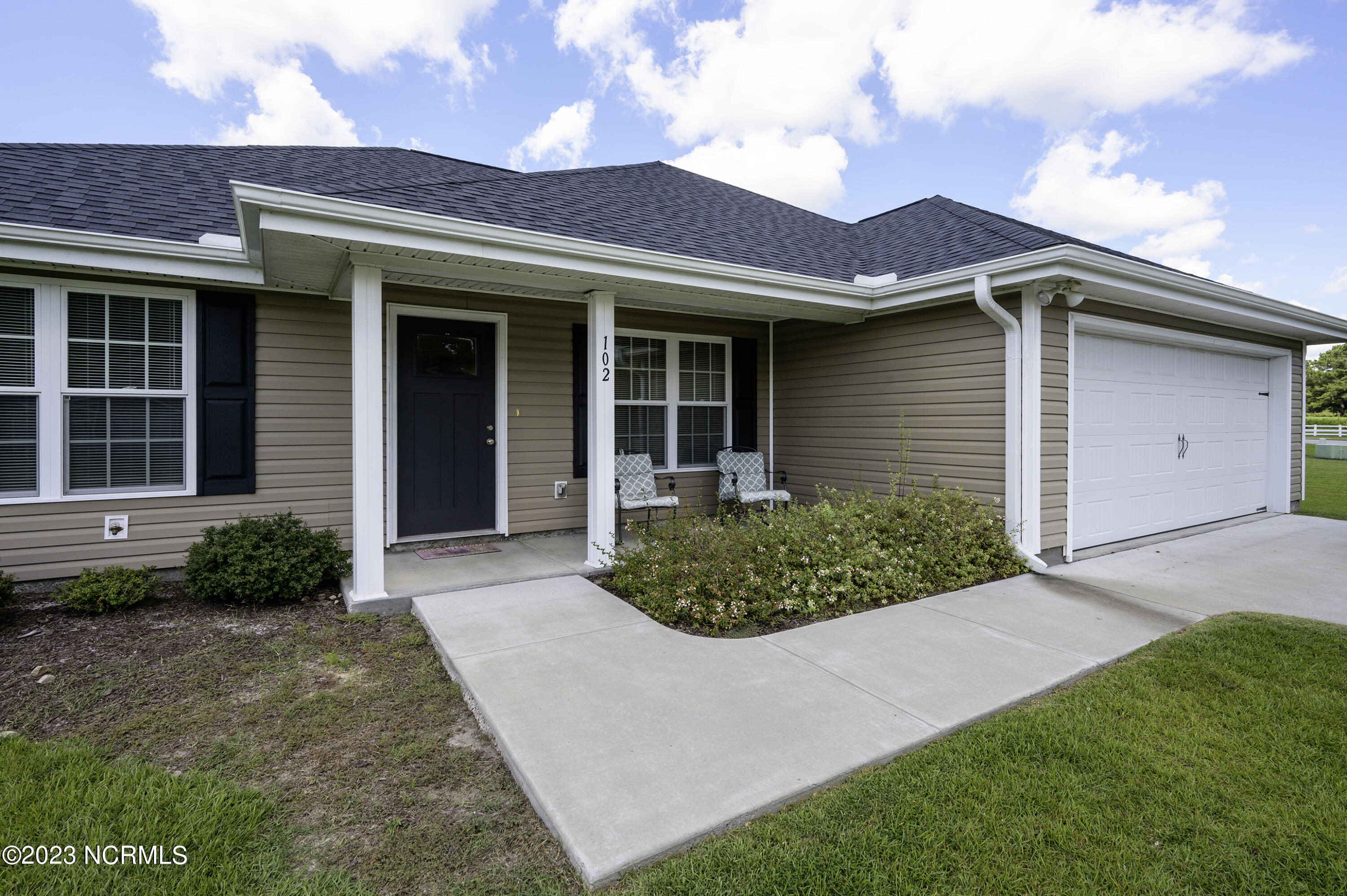 102 R&B Court Chinquapin, NC 28521 - Photo 5 of 29 Welcome Home!