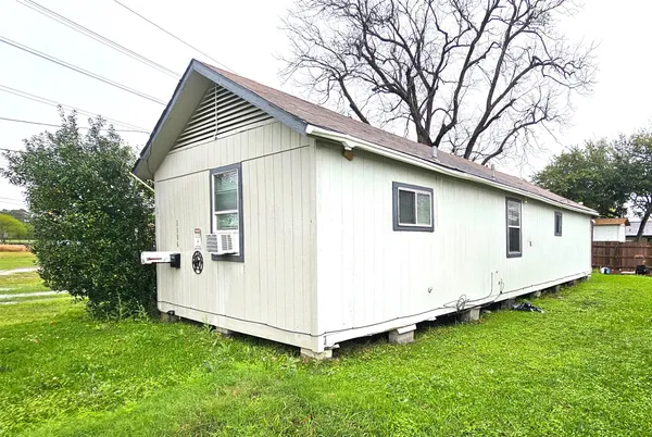 $89,999 | 1106 South Airhart Drive, Baytown, TX 77520