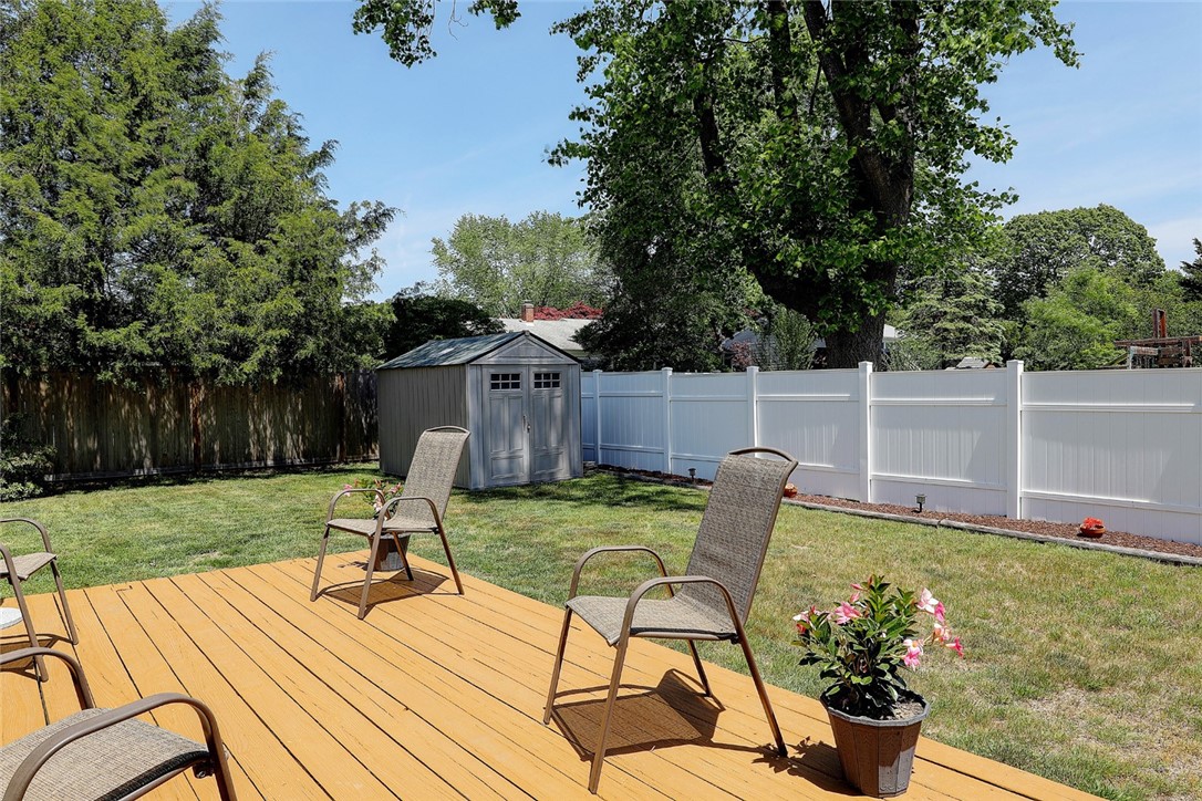 42 Colony Road East Providence, RI 02915 - Photo 3 of 24 Gallery Image 3