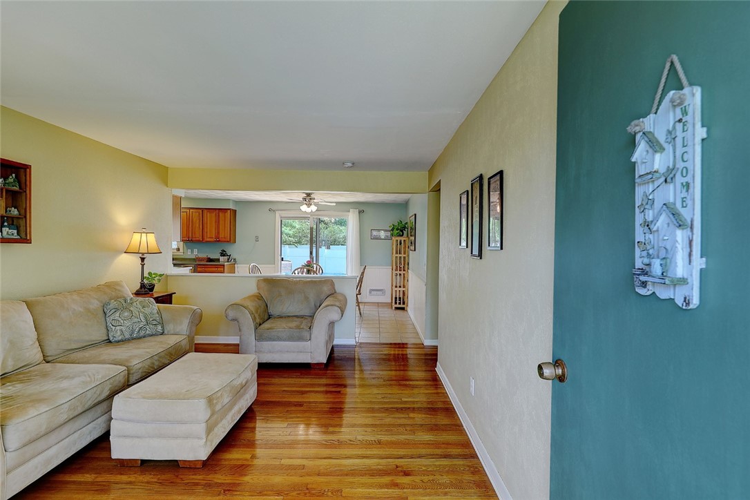 42 Colony Road East Providence, RI 02915 - Photo 4 of 24 Gallery Image 4