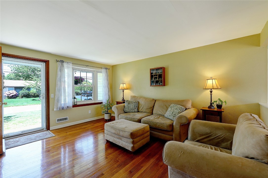 42 Colony Road East Providence, RI 02915 - Photo 5 of 24 Gallery Image 5