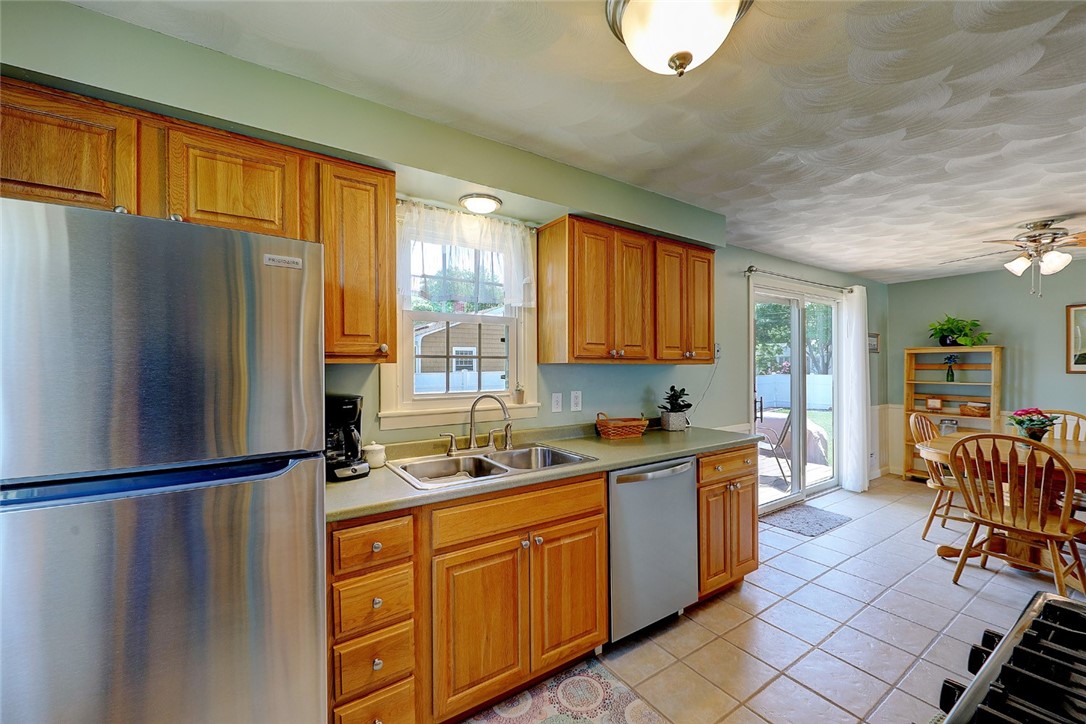 42 Colony Road East Providence, RI 02915 - Photo 10 of 24 Gallery Image 10