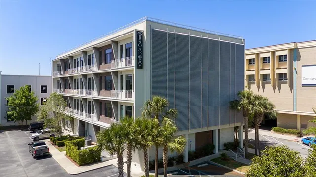 $395,000 | 302 Southeast Broadway Street, Unit 330, Ocala, FL 34471