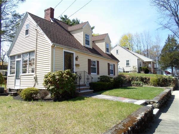 8 Dewitt Road Stoneham, MA 02180 - Photo 3 of 9 Gallery Image 3