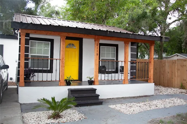 $2,400 | 2119 East Ellicott Street, Tampa, FL 33610