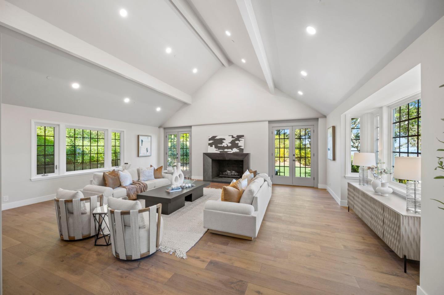 260 Robin Road Hillsborough, CA 94010 - Photo 10 of 96 Gallery Image 10