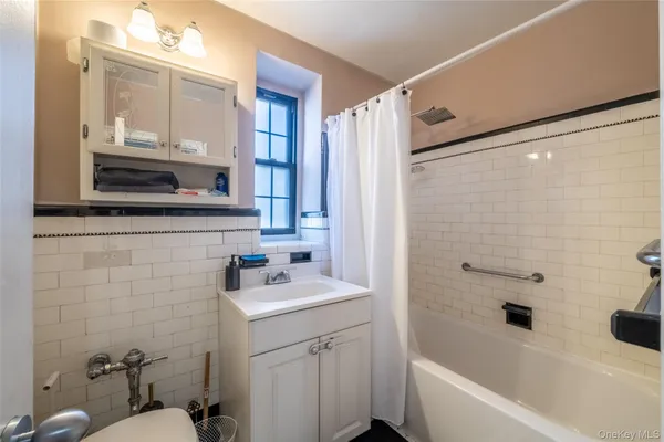 $270,000 | 1273 North Avenue, Unit 7/2G, New Rochelle, NY 10804