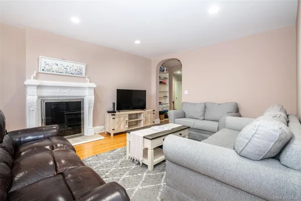 $270,000 | 1273 North Avenue, Unit 7/2G, New Rochelle, NY 10804