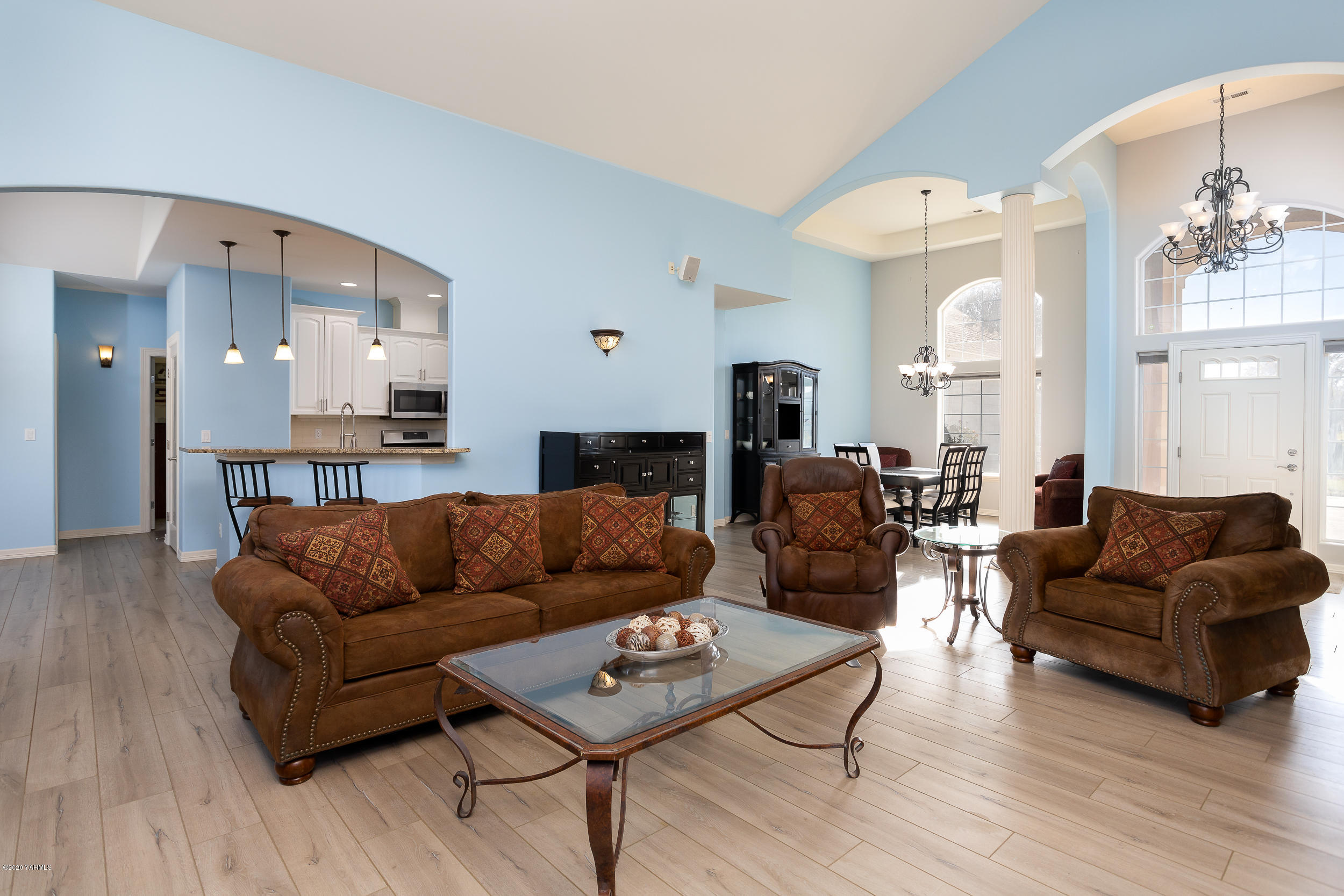 10903 Zier Road Yakima, WA 98908 - Photo 14 of 31 a living room with furniture and a wooden floor