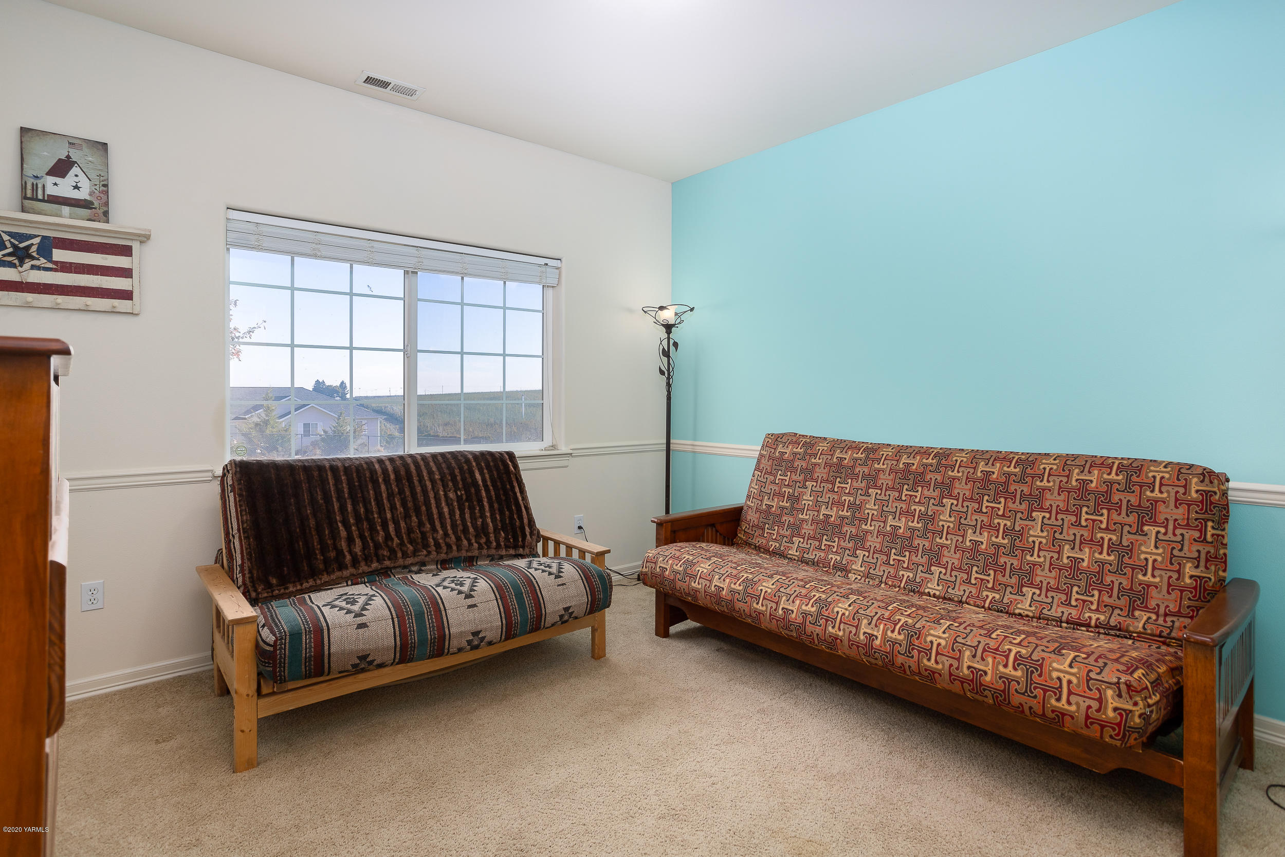 10903 Zier Road Yakima, WA 98908 - Photo 23 of 31 a living room with furniture and a window