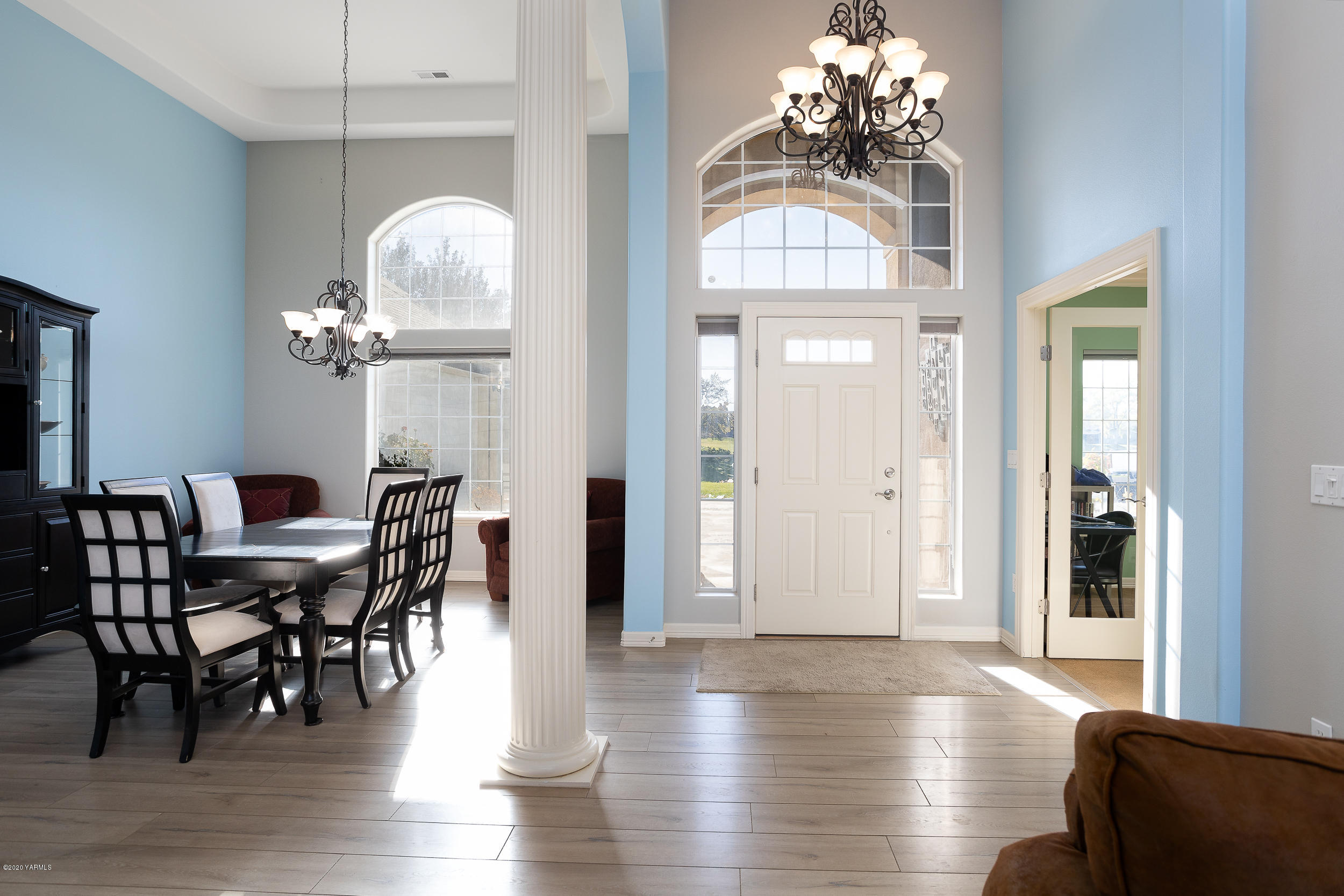 10903 Zier Road Yakima, WA 98908 - Photo 7 of 31 a view of a dining room with furniture and wooden floor