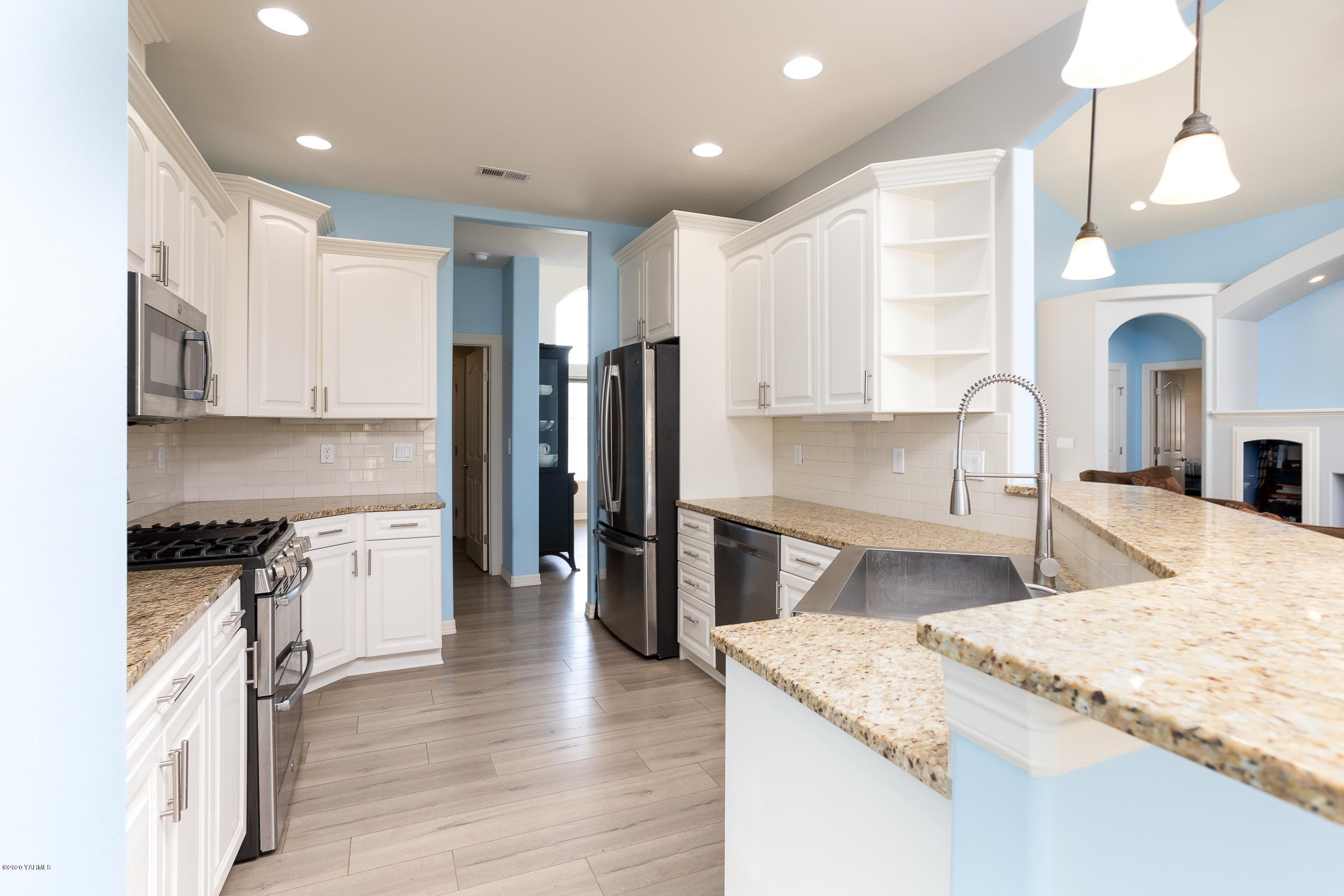 10903 Zier Road Yakima, WA 98908 - Photo 10 of 31 a kitchen with stainless steel appliances granite countertop a sink stove and refrigerator