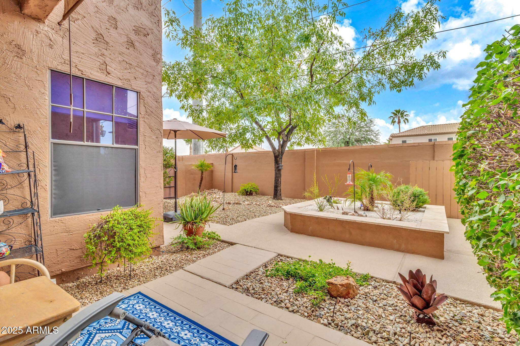 5640 East Bell Road, Unit 1055 Scottsdale, AZ 85254 - Photo 31 of 39 a front view of a house with outdoor seating