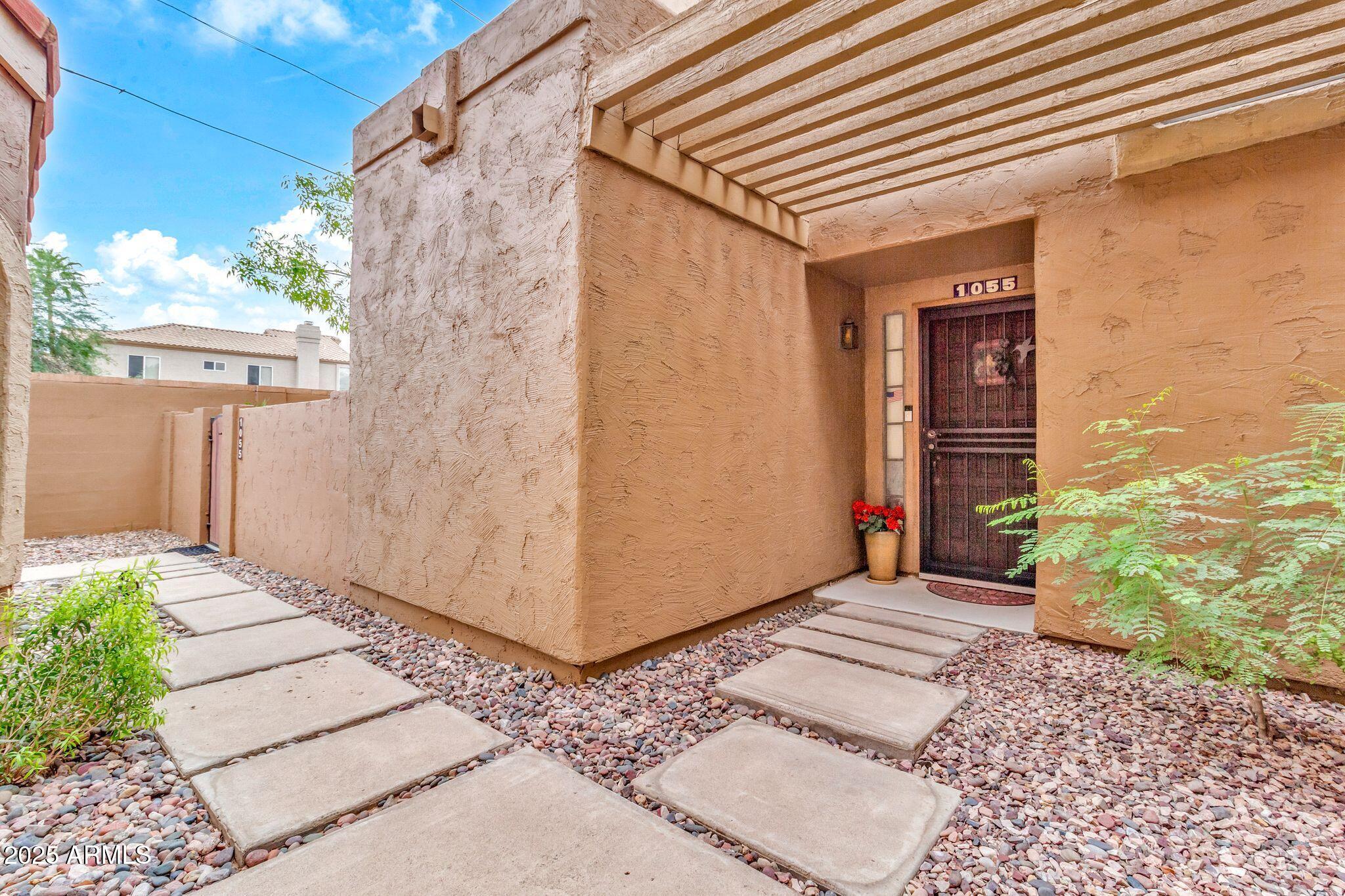 5640 East Bell Road, Unit 1055 Scottsdale, AZ 85254 - Photo 3 of 39 a backyard of a house with a shower