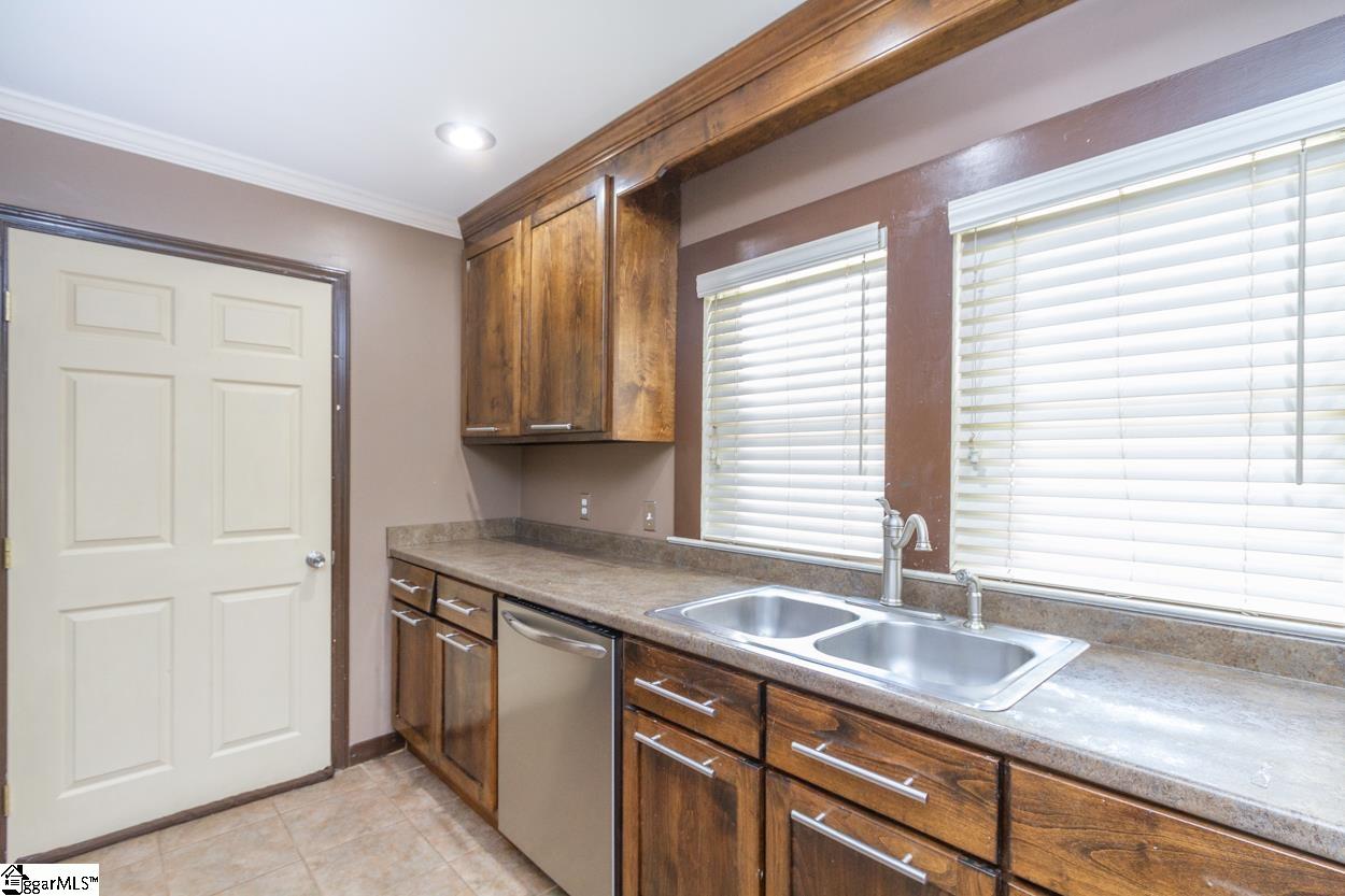 214 McNeely Road Piedmont, SC 29673 - Photo 7 of 23 Gallery Image 7