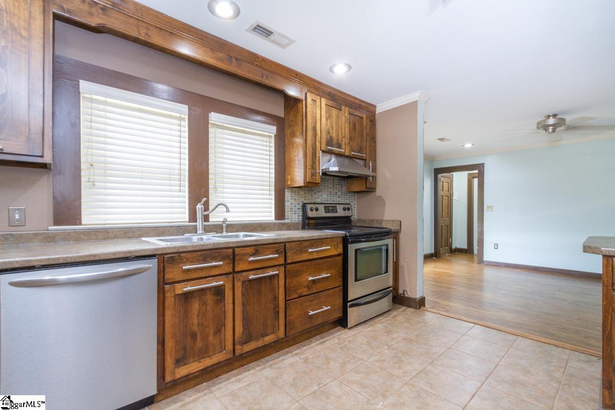214 McNeely Road Piedmont, SC 29673 - Photo 8 of 23 Gallery Image 8