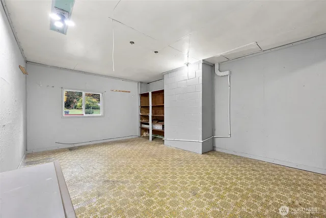 an empty room with closet