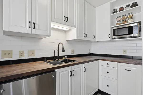 $269,900 | N76-w14655 Fairfield Court, Menomonee Falls, WI 53051