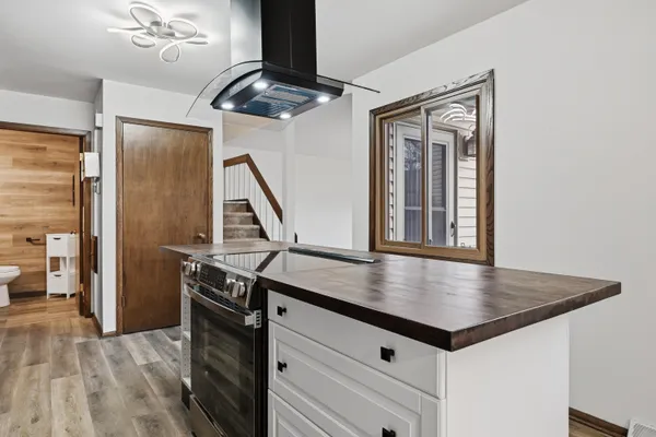 $269,900 | N76-w14655 Fairfield Court, Menomonee Falls, WI 53051
