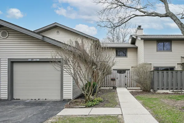 $269,900 | N76-w14655 Fairfield Court, Menomonee Falls, WI 53051
