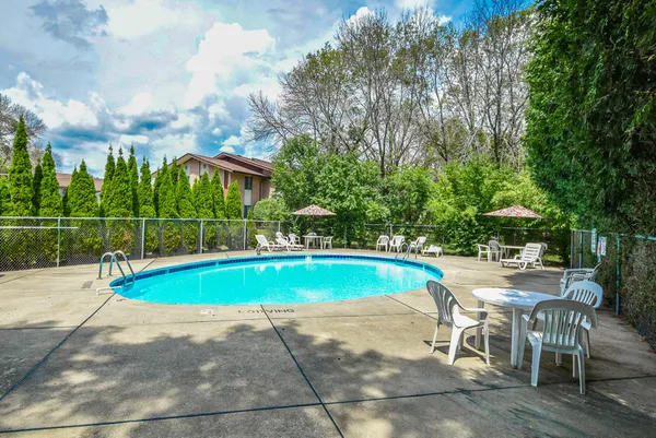 $269,900 | N76-w14655 Fairfield Court, Menomonee Falls, WI 53051