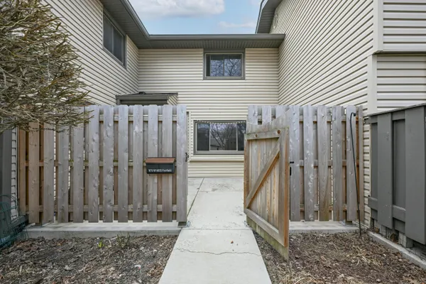 $269,900 | N76-w14655 Fairfield Court, Menomonee Falls, WI 53051