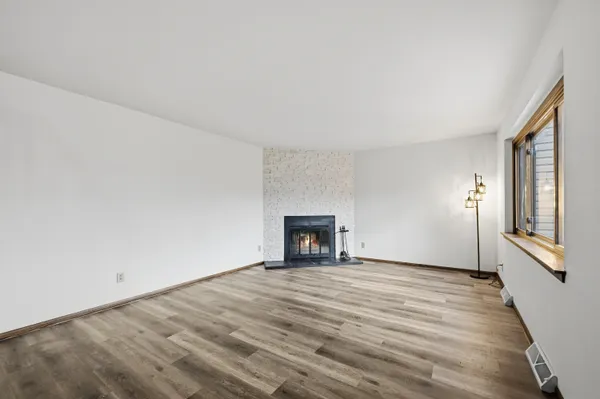 $269,900 | N76-w14655 Fairfield Court, Menomonee Falls, WI 53051