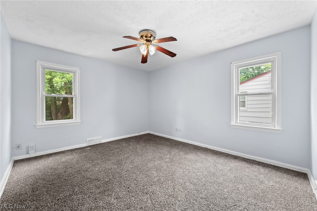 3694 Grosvenor Road Cleveland, OH 44118 - Photo 12 of 29