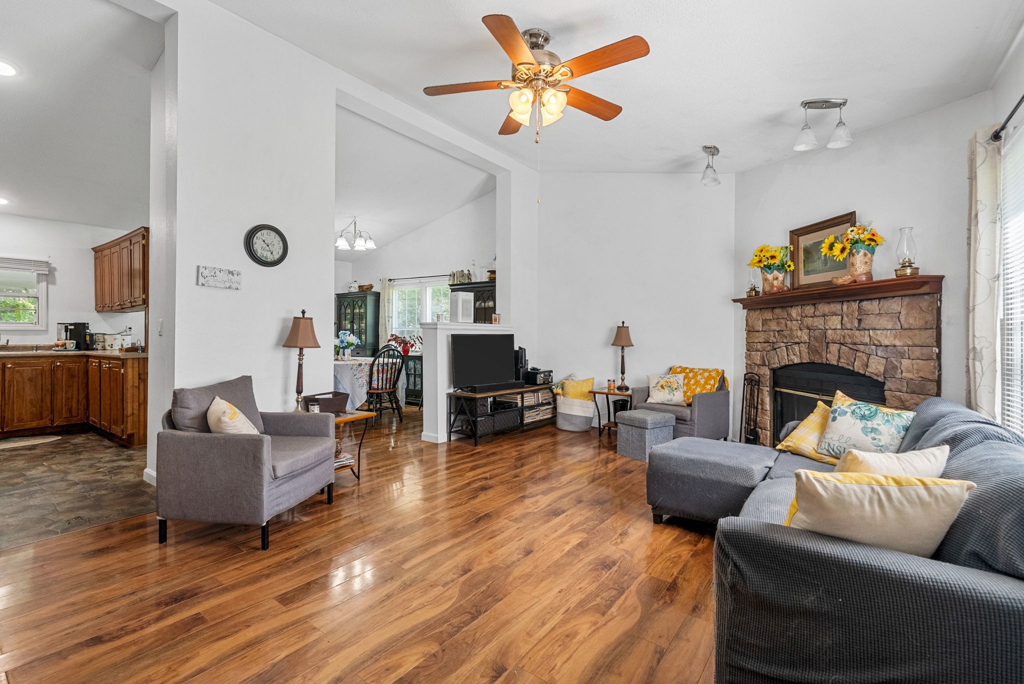 712 Mandalay Road Paris, TN 38242 - Photo 3 of 15 Gallery Image 3