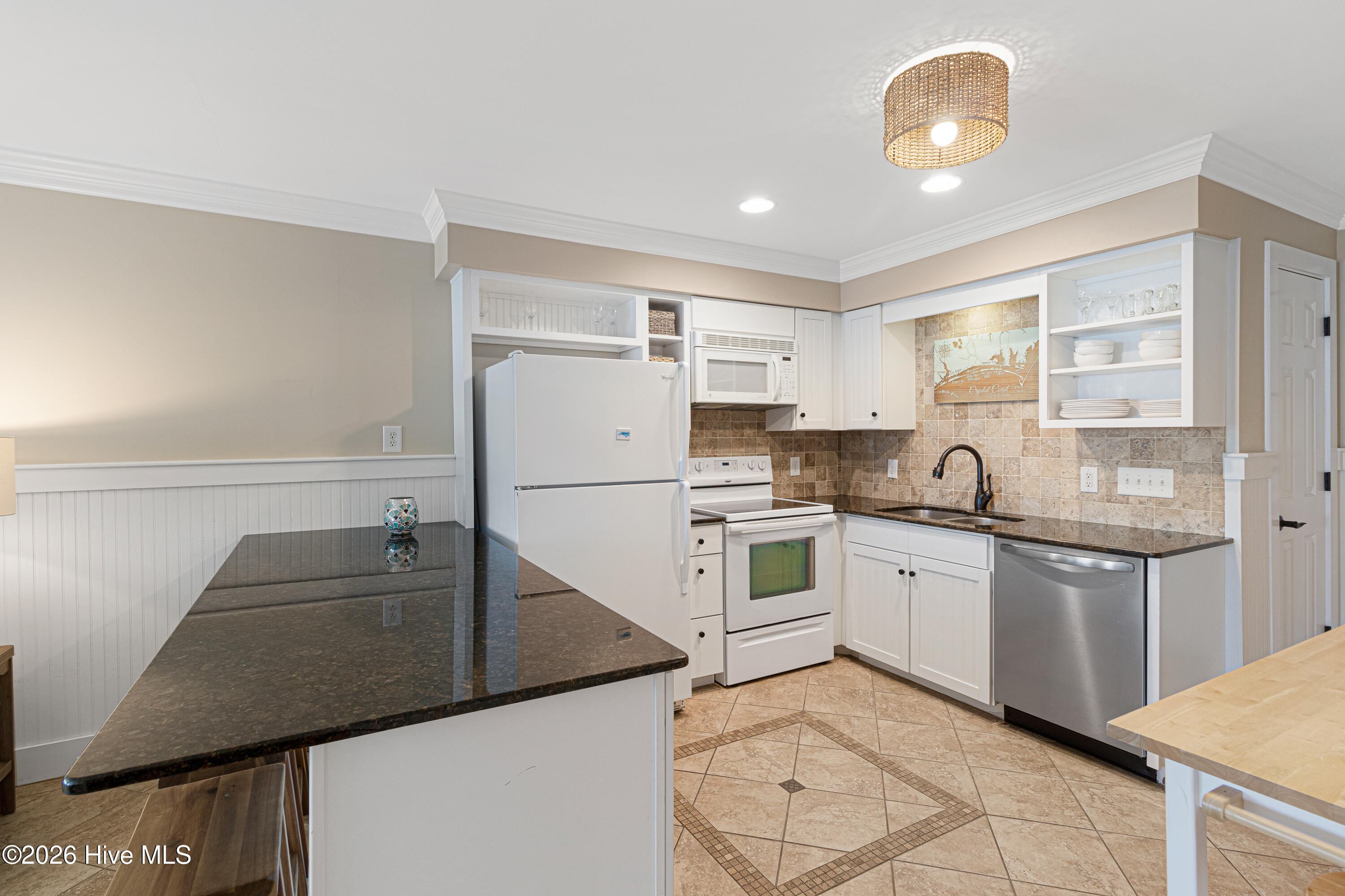 301 Commerce Way, Unit 255 SEA SPRAY Atlantic Beach, NC 28512 - Photo 5 of 33 Kitchen