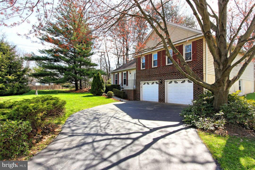 8301 Magic Leaf Road Springfield, VA 22153 - Photo 3 of 28 Exterior (Front)
