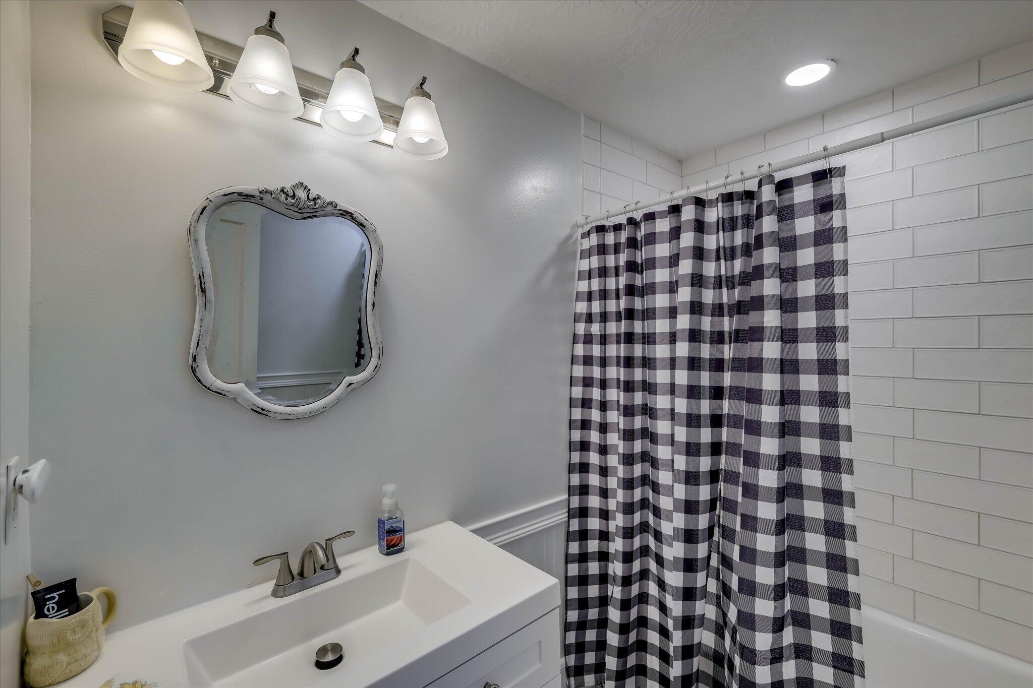 1265 Gills Point Road Tignall, GA 30668 - Photo 25 of 43 Bathroom
