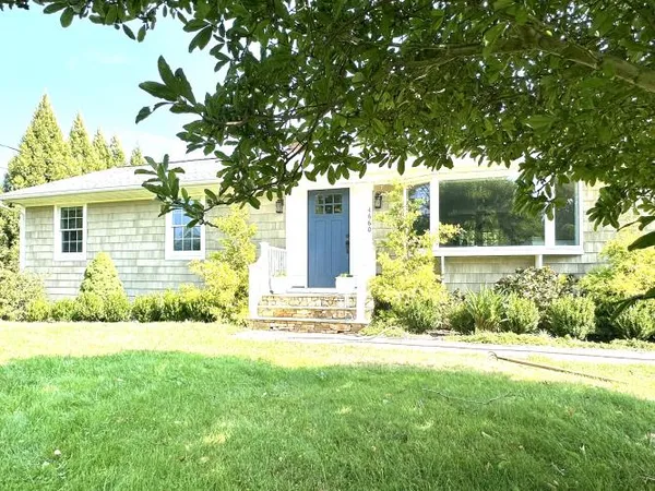 $969,000 | 4660 Deep Hole Drive, Mattituck, NY 11952