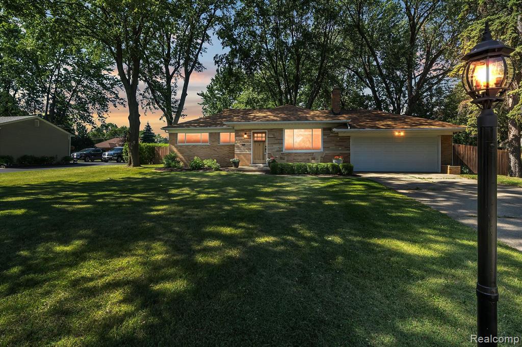 120 Windsor Road Rochester Hills, MI 48307 - Photo 1 of 37