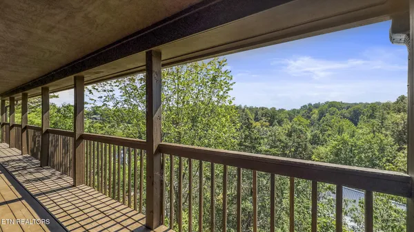 $879,900 | 838 Bear Run Way, Sevierville, TN 37862