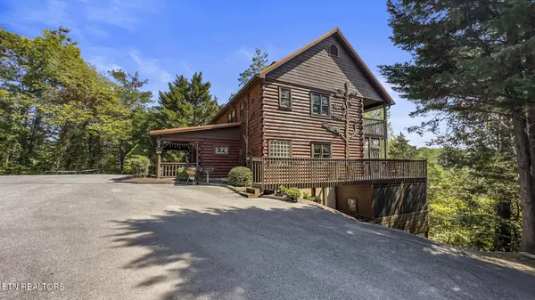 $879,900 | 838 Bear Run Way, Sevierville, TN 37862