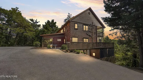 $879,900 | 838 Bear Run Way, Sevierville, TN 37862