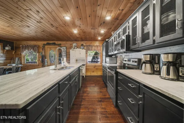$879,900 | 838 Bear Run Way, Sevierville, TN 37862