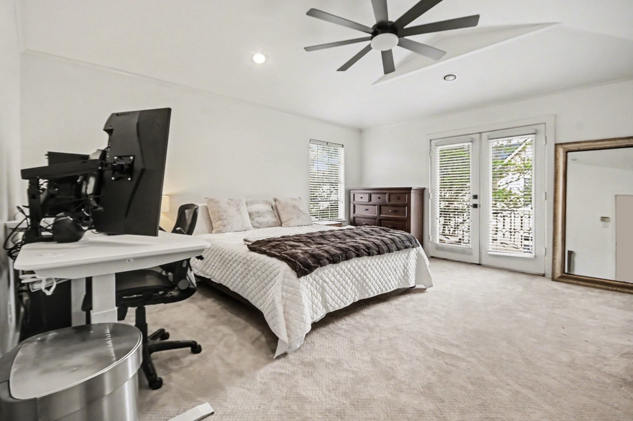 1470 Springrock Lane, Unit 6 Houston, TX 77055 - Photo 14 of 32 Oversized primary suite with vaulted ceilings located on the second floor.